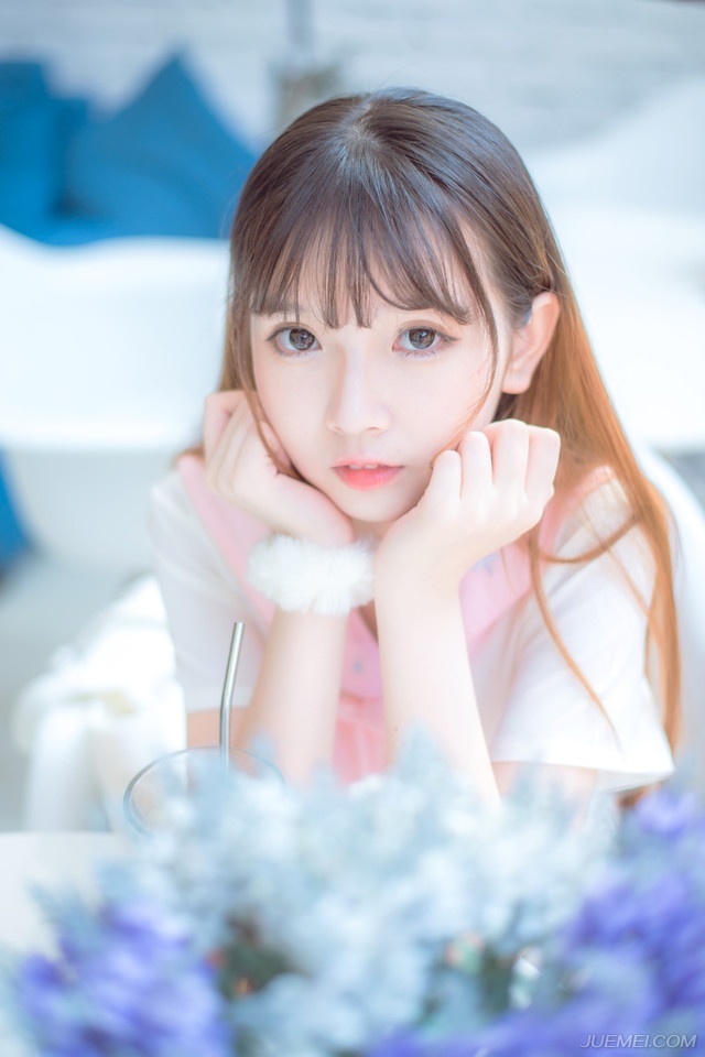 诸葛亮原本的计划是拿下蜀中，然后跟孙权交易，哪怕割让一些土地，甚至大半个荆州，让江东可以向北发展，这样一来，三家就有足够的理由精诚合作，至少在消灭掉吕布这个强敌之前，三家可以精诚合作，但如果不能拿下蜀中的话，刘备又有什么资格跟孙家谈判，荆州就那么大，如果割让给江东太多土地，那刘备以后要如何发展？